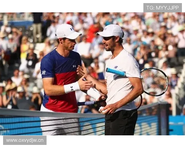 乔丹·汤普森训练完直接去超市抢购打折牛排，这反差谁懂啊