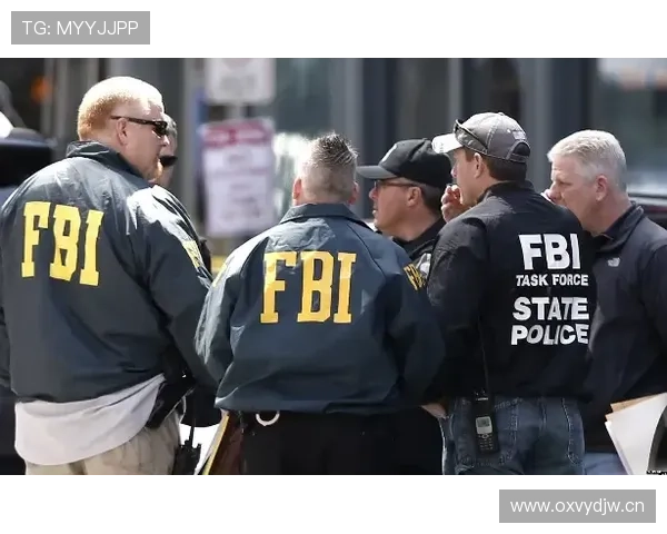 刷到谌利军的日常照，我的钱包立刻失去存在感——这反差也太让人心酸了