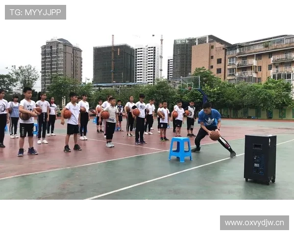 详解篮球持球突破规则：合法动作与违例判定